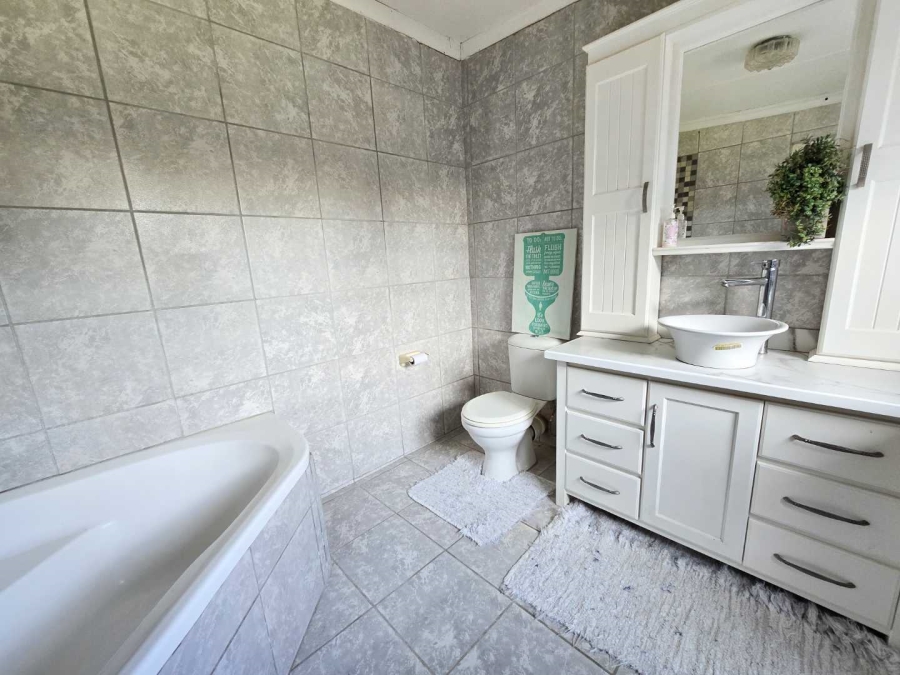 3 Bedroom Property for Sale in Stilbaai Western Cape